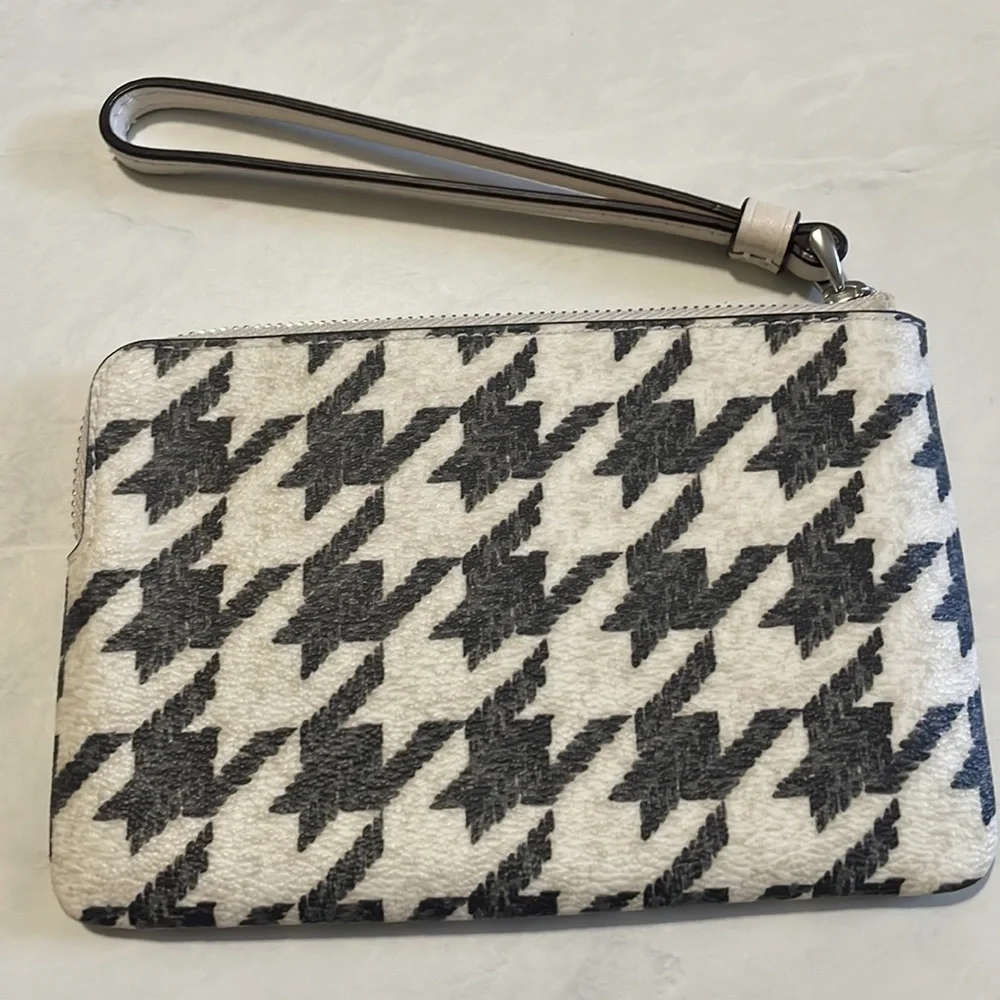 NWT Coach Houndstooth Wristlet